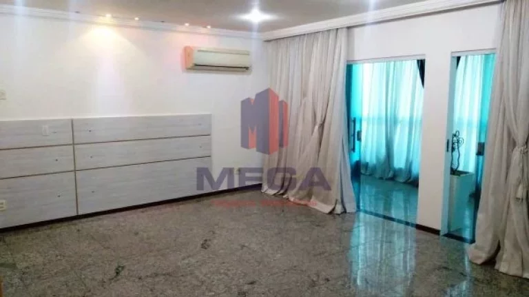 Imagem Residência com sete banheiros, três cozinhas, cinco quartos, escritório, três salas e muito mais!