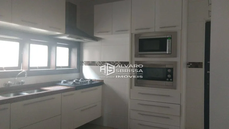 Imagem Casa estilo colonial, possui 3 suítes com ar condicionado e armários. Condomínio Portella Itu SP