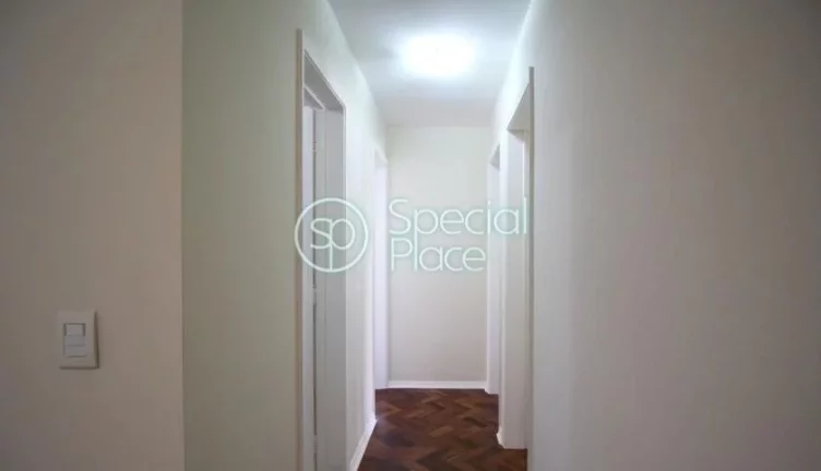 Imagem Excelente apartamento com cômodos amplos, arejados e claros. Localização excelente muito próximo...