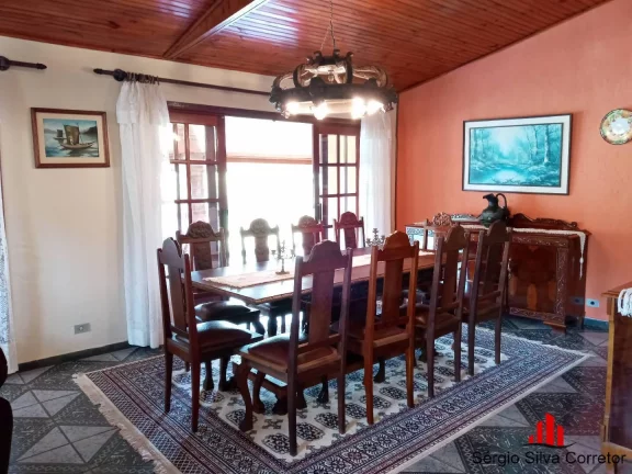 Imagem Casa a venda Com 06 Dormitórios na Região da Minalba em Campos do Jordão.