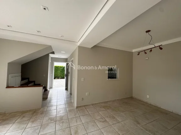 Imagem Encante-se com esta charmosa casa à venda em um dos condomínios mais desejados do bairro! Com ambi...