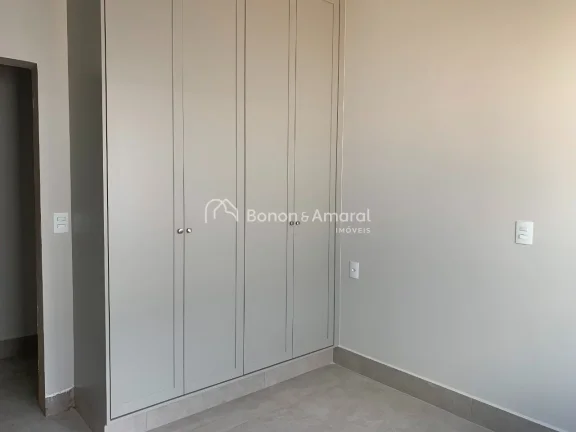 Imagem Encante-se com esta casa contemporânea, projetada para oferecer conforto, sofisticação e praticid...