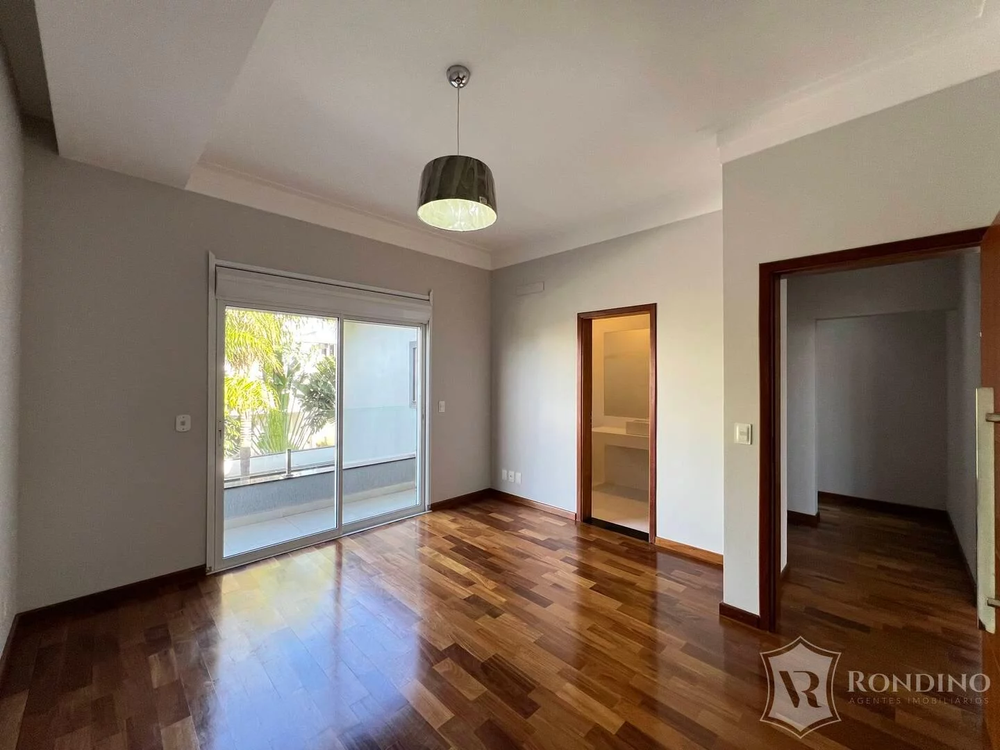 Imagem Casa no Alphaville Nova Esplanada com 4 Suítes e Piscina