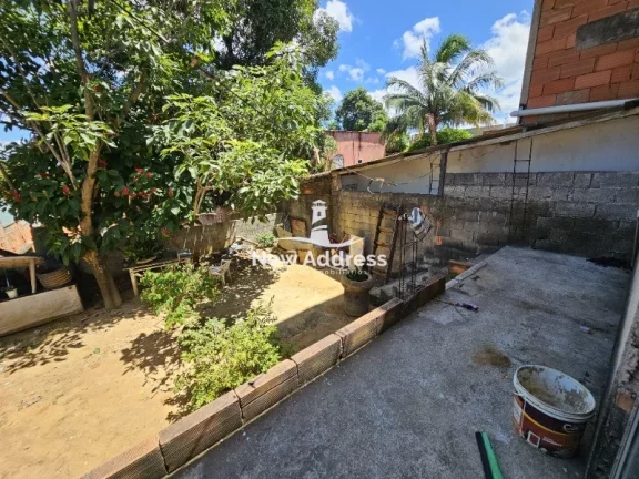 Imagem Duas casas com entradas independentes, 200m² de área construída. Ideal para morar com privacidade ou garantir renda extra com aluguel.