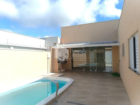 Imagem CASA À VENDA, COM 190M² 3 DORMS (1 SUÍTE) 5 VAGAS, PISCINA, CHURRASQUEIRA - RESIDENCIAL CALIFÓRNIA GARDEN, SÃO SEBASTIÃO DO PARAÍSO, MG