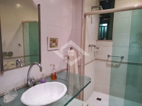 Imagem Apartamento de 3 Quartos para Venda em Copacabana com 165 m²