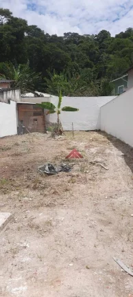Imagem Excelentes casas em centro de terreno, com dois pavimentos ,primeira locação,sendo constituida de Sala ,03 quartos,02 suites, cozinha,lavanderia