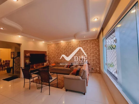 Imagem Sobrado com 3 dormitórios à venda, 375 m² por R$ 1.517.000,00 - Macuco - Santos/SP