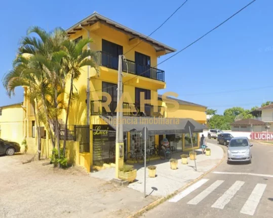 Ótimo prédio comercial localizado no centro de Barra do Sul, bem próximo ao Porto Balneário Barr...