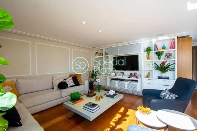 Imagem Apartamento com 207m² em um simpático prédio, em uma das ruas mais charmosa do Jardim Paulista. L...