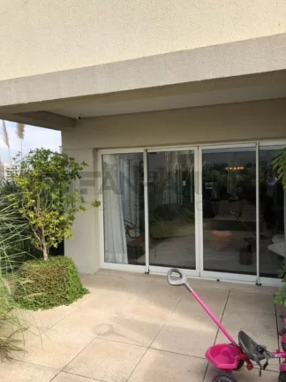 Imagem Luxuosa cobertura duplex de alto padrão na cobiçada Vila Nova Conceição, com incríveis 411m² e 5 vagas de garagem. Com um design clean e moderno, as