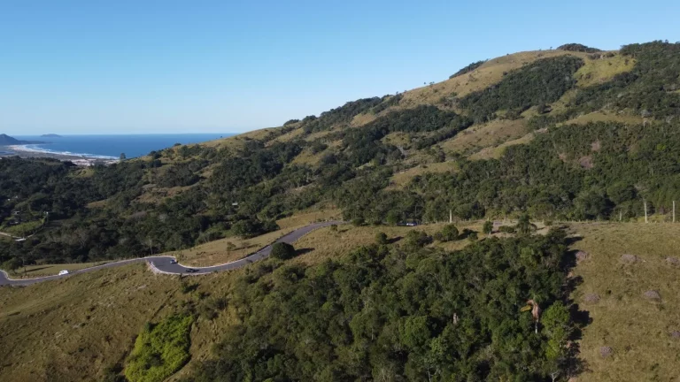 Imagem Terreno de 6.849,71 m² com Vista para Lagoa e Praias - Garopaba e Paulo Lopes-SC