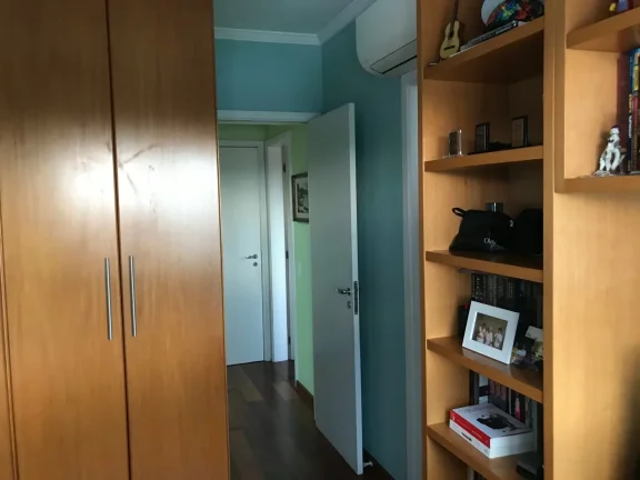 Imagem Apartamento 133 M², 3Q, 3 Suítes, 5 Banheiros, 3 Vagas, Varanda, Lavabo, Piscina, Quadra de tênis, Academia, Sauna, Salão de Festas e Salão de Jogos.