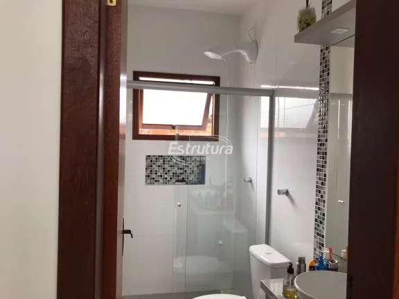 Imagem Casa semimobiliada com pátio amplo no bairro São José