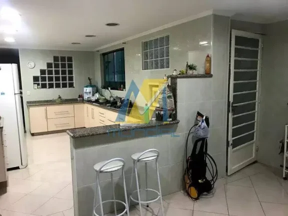 Imagem Casa incrível à venda: 4 dormitórios, 3 vagas e espaço gourmet completo