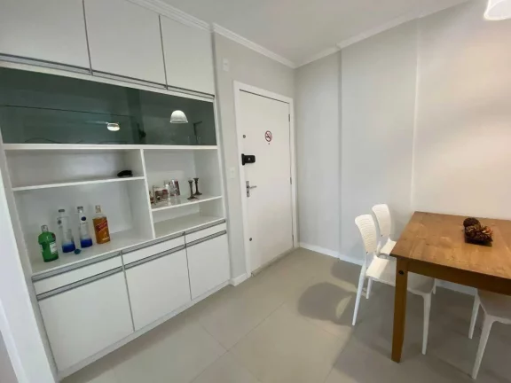 Imagem Apto mobiliado com 1 dormitório e 1 vaga de garagem na Av. Brasil em Balneário Camboriú
