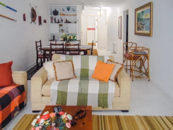 Imagem PRAIA DE PITANGUEIRAS, 100 M² DE ÁREA ÚTIL, VARANDA COM VISTA PARA O MAR, LINDO, TODO REFORMADO, 1 QUADRA DA PRAIA, GARAGEM.