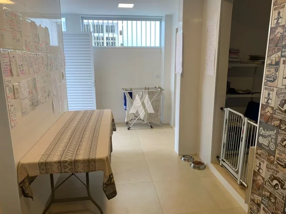 Imagem Sobrado 100% Reformado, 168m², 3 Dormitórios sendo 2 suítes , 2 vagas de garagem e no bairro do Boqueirão