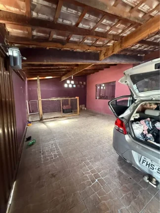 CASA DE FAMÍLIA: 4 QUARTOS, PISCINA E GOURMET POR APENAS R$ 600 MIL!