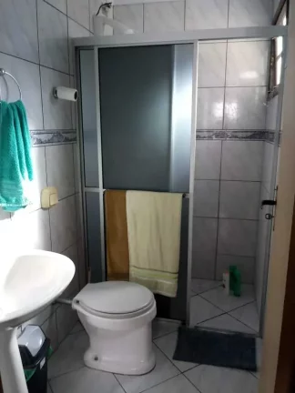 Imagem Casa com 3 dormitórios a 200m do mar, próximo a avenida principal no Bairro Bombas — Bombinhas/SC