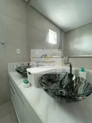 Imagem Vendo Casa em Condomínio Fechado, com 480m², 5 quartos s/ 5 suítes, espaço gourmet, piscina e 4 vagas