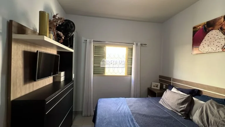 Imagem Casa à venda no bairro Jardim Espanha, Uberaba - 3 dormitórios, 2 banheiros e área de lazer!