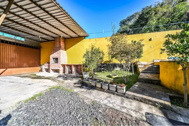 Imagem Casa à venda em Porto Alegre, Agronomia, com 2 quartos, 220m²