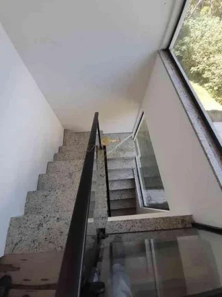 Imagem Casa em Condomínio para Venda em Teresópolis / RJ no bairro Três Córregos