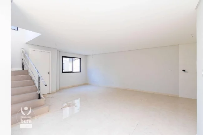 Imagem Sobrado a venda no Uberaba. 3 quartos, suíte, terraço e 1 vaga