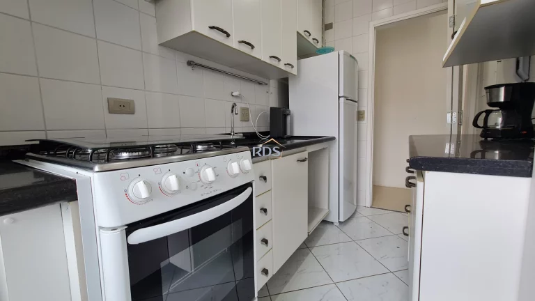Imagem Vende um aconchegante apartamento de 51m², com dois dormitórios sendo uma suíte, uma vaga coberta