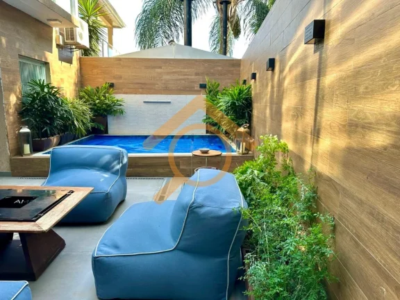 Imagem Casa de Luxo no Condomínio Vila das Magnólias: 4 quartos, 3 suítes, 2 salas, 2 vagas na Jardim Prudência, SP. Aproveite!
