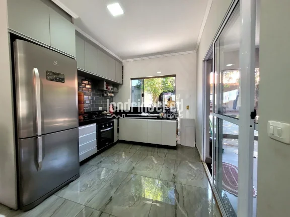 Imagem Casa no Jardim São Vicente Palotti com 3 dormitórios (1 suíte), sala ampla, cozinha, 2 banheiros, 3 vagas de garagem e 165m² construídos em terreno de 250m²