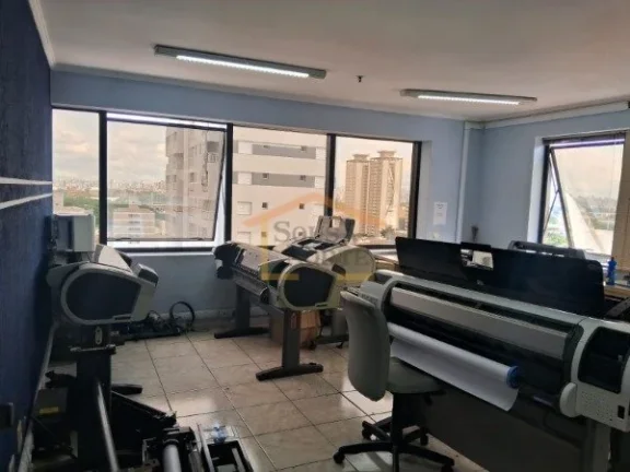 Imagem Sala Comercial, próximo ao metrô, 35m², copa/cozinha, armário embutido, 1 banheiro; 1 vaga de ga...