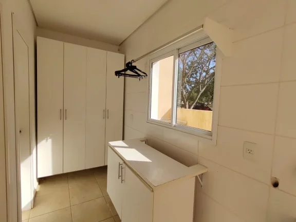 Imagem Casa em condomínio à venda em Vinhedo-SP, Condomínio Recanto dos Paturis: 3 quartos, 3 suítes, 2 salas, 4 banheiros, 4 vagas, 200 m². Imagem Casa em condomínio à venda em Vinhedo-SP, Condomínio Recanto dos Paturis: 3 quartos, 3 suítes, 2 salas, 4 banheiros, 4 vagas, 200 m².