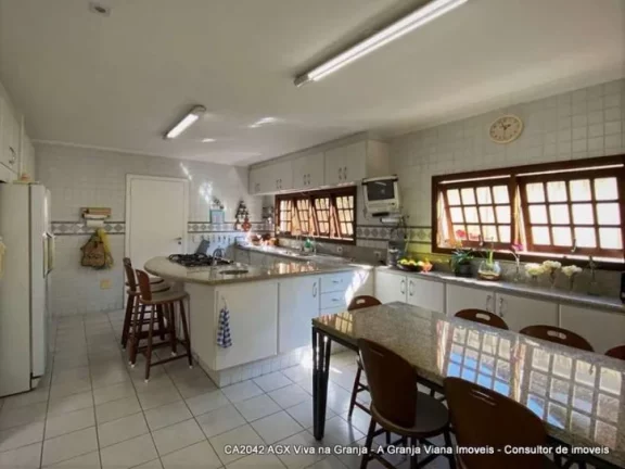 Imagem Cond. SP II - 4 dorms (2 sts). Muito conforto, salão festas gourmet, rua tranquila, plana e sem saída, frente para área de preservação do condomínio!