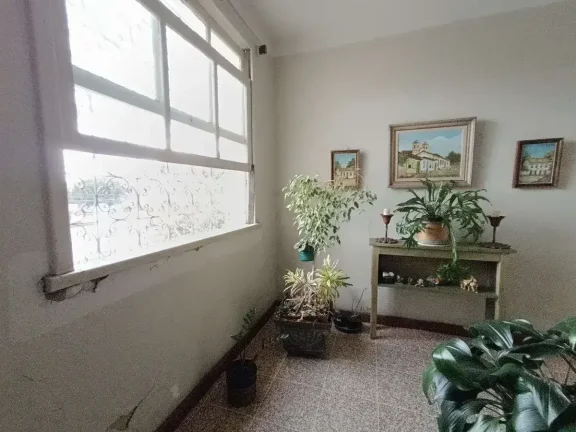 Imagem Casa ampla com 3 quartos, suíte com banheira e terraço no Centro – 2 vagas de garagem