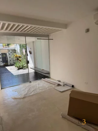 Imagem Casa à venda no Alto de Pinheiros São Paulo SP com 2 suítes, 2 vagas de garagem e 200m².