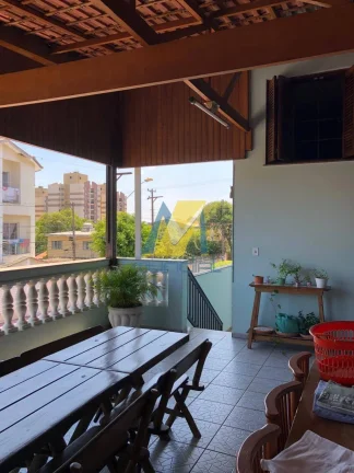 Imagem Sobrado amplo com 3 suítes, renda garantida e 6 vagas cobertas
