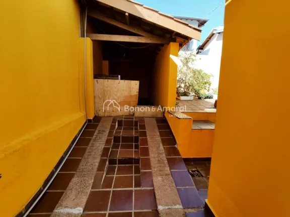 Imagem Casa com 3 Quartos, 2 Banheiros (1 interno e 1 externo)cCopa com área de luz e Sala de Jantar.
Sala...