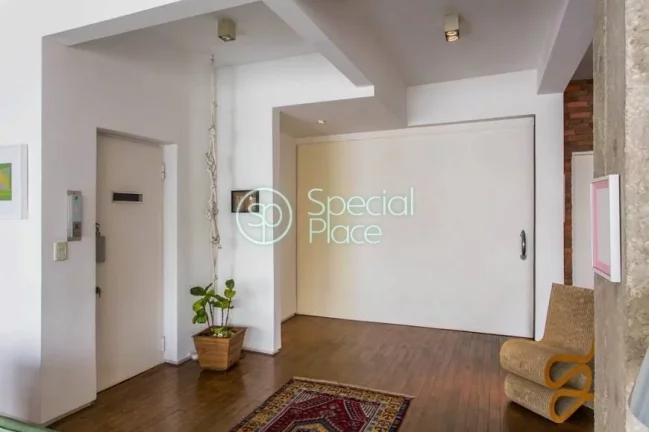Imagem Excelente apartamento com 208m² no Jardim América. Amplo e ensolarado living com varanda, 03 dormi...