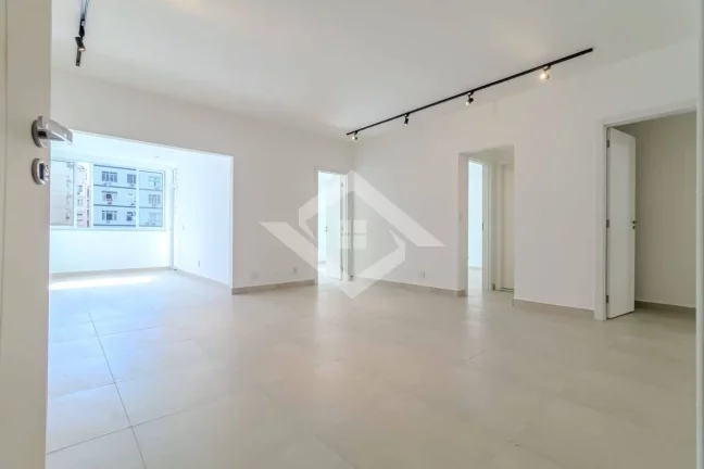 Imagem Apartamento Reformado e Mobiliado com Vista Mar em Copacabana - 3 Quartos