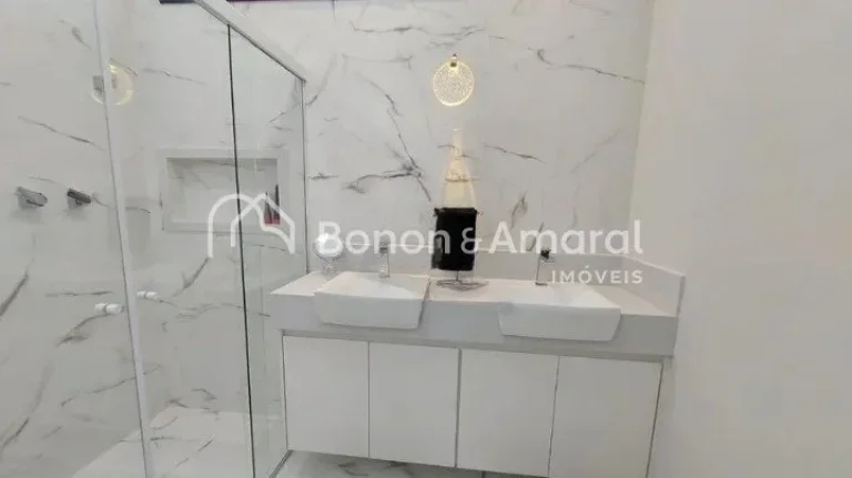 Imagem Apresentamos uma casa encantadora, ideal para criar momentos inesquecíveis com sua família. Com um...