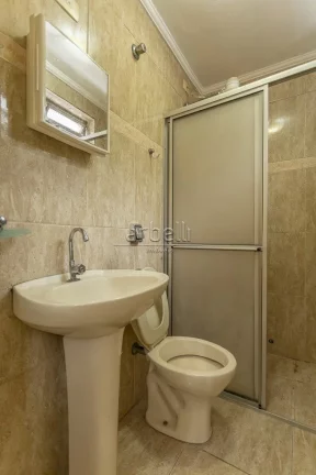 Imagem Sobrado com 200 M² com 3 dormitórios sendo 2 suítes, sala, cozinha, área de serviços, 3 banheir...