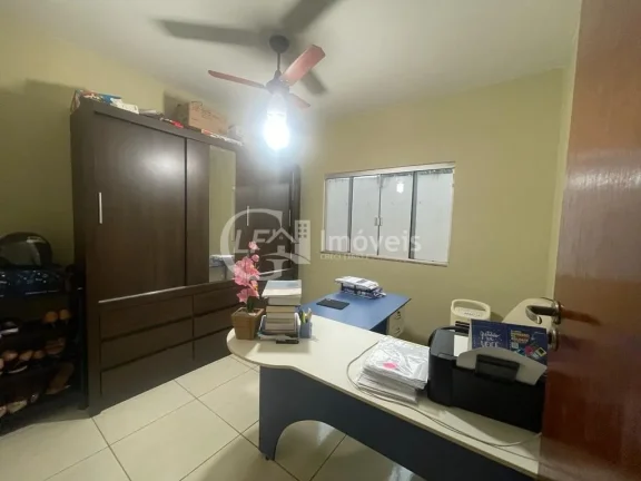 Imagem Imóvel à venda em Campo Grande-MS: Casa de 4 quartos na Vila Marli, com suíte, 2 salas, 3 banheiros, 6 vagas e 220m². Confira!