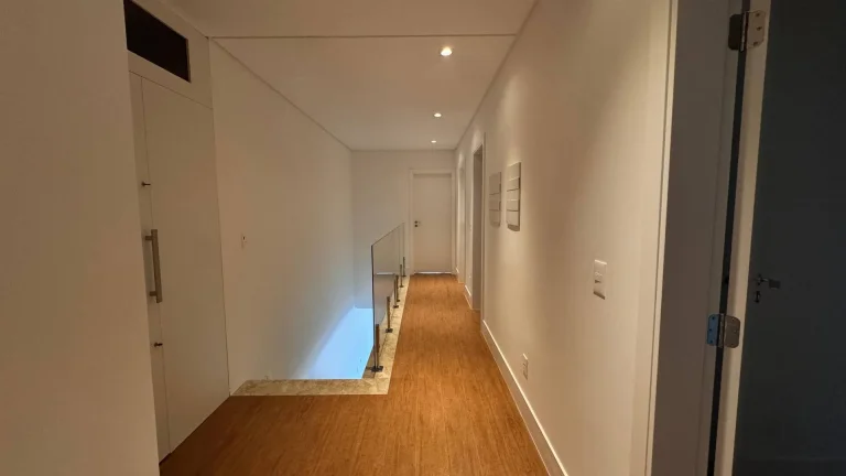 Imagem Apartamento duplex novo para temporada em Jurerê – vista para o mar