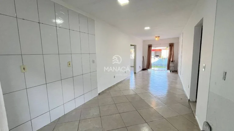 Imagem Casa com 3 Quartos (1 Suíte) – Espaçosa e Aconchegante