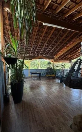 Imagem Sobrado com ambientes amplos e bem distribuídos, oferecendo conforto e acabamentos de alto padrão....