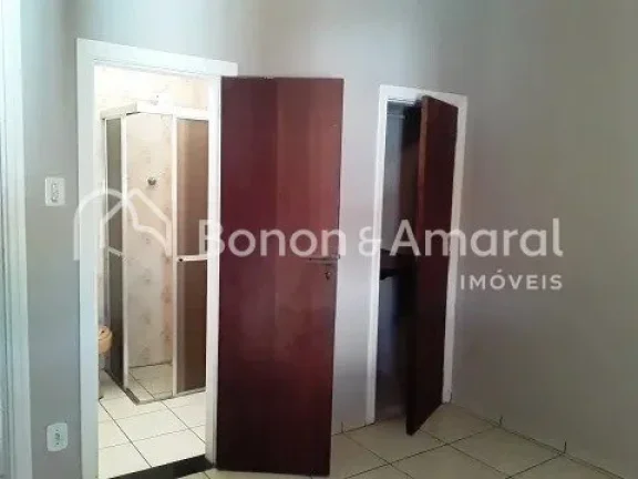 Imagem Excelente oportunidade para morar ou investir! Esta casa oferece uma estrutura ampla e funcional, pe...