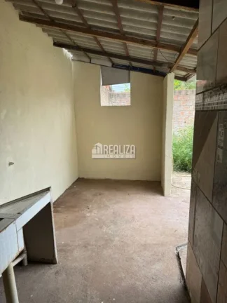 Imagem Casa à venda no Jardim Copacabana, Uberaba - 2 dormitórios e 2 garagens cobertas