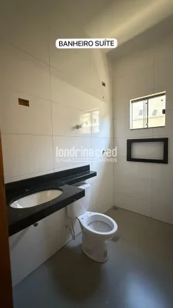 Imagem Casa geminada na Zona Norte de Londrina com 2 dormitórios, sendo 1 suíte, banheiro social, sala e cozinha integradas, 1 vaga de garagem e 125 m² de terreno